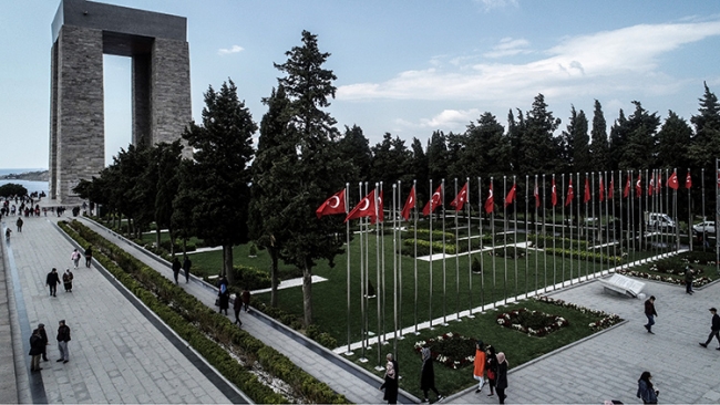 Çanakkale Şehitliği'nde ziyaretçi yoğunluğu